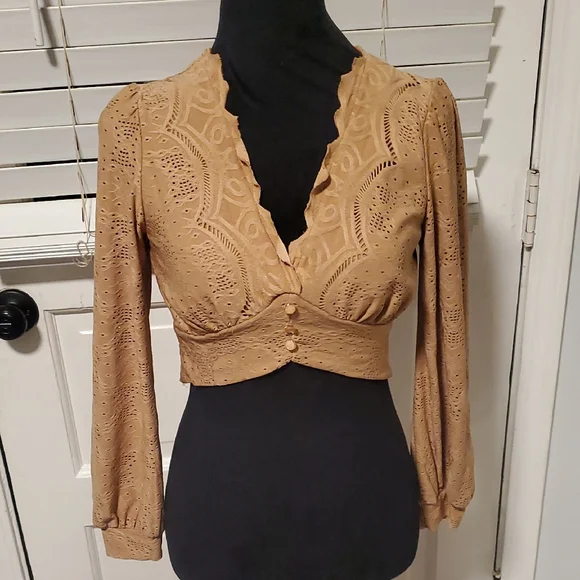 URBAN Romantics Long Sleeve Tan Lace Crop Top - Picture 1 of 8